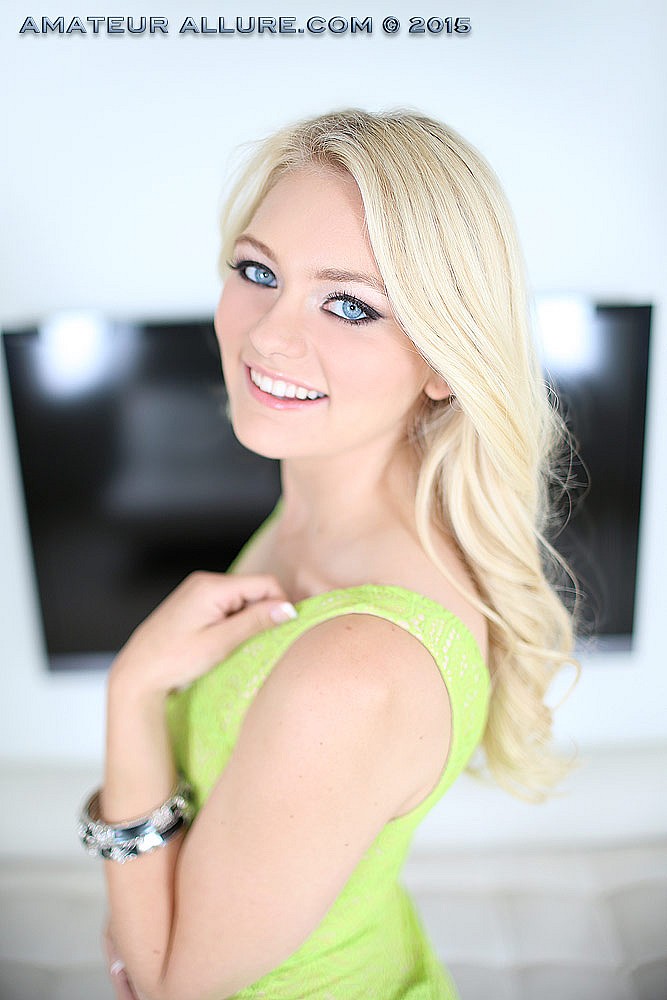 Blue eyed knockout Alli drops to her knees at PinkWorld Blog